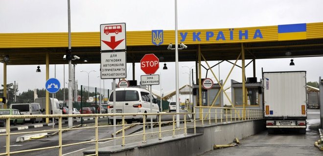 Идея об эмиграции непопулярна у большинства украинцев: опрос - Фото
