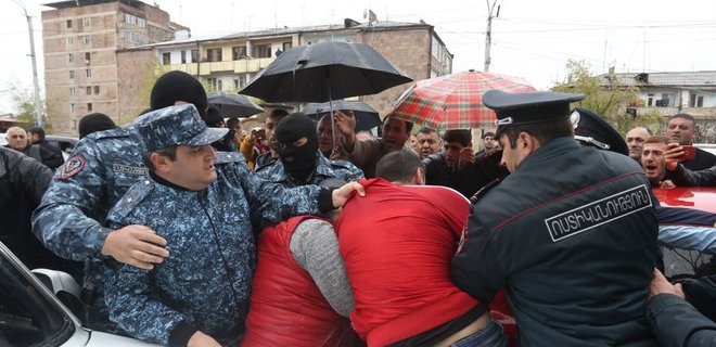 В Ереване снова начались уличные протесты, несмотря на задержания - Фото