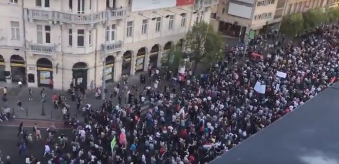 В Венгрии протестовали против контроля правительства над СМИ - Фото