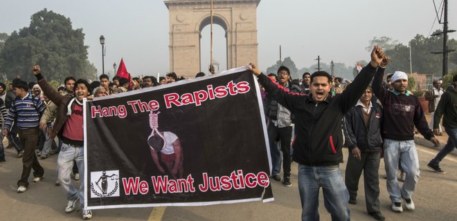 В Индии ввели смертную казнь за изнасилование детей - Фото