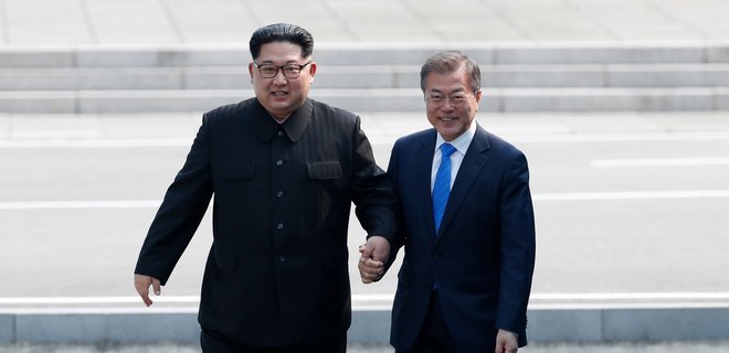 Ким Чен Ын не по плану увел президента южан в КНДР:  фото - Фото