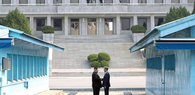КНДР отменила встречу с Южной Кореей из-за военных учений - Фото