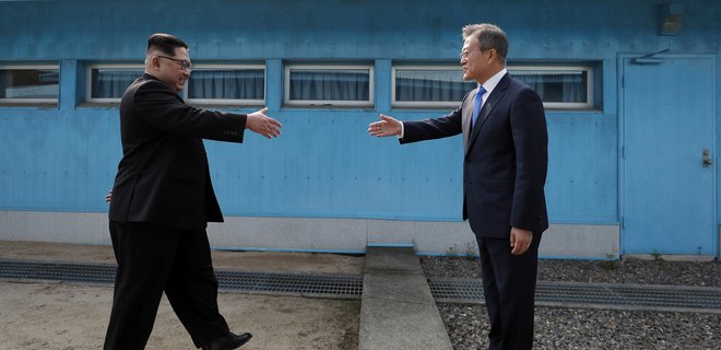 Лидер КНДР и президент Южной Кореи внезапно снова встретились - Фото