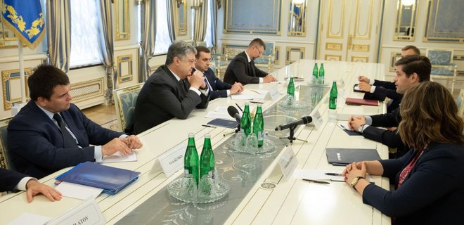 Порошенко призвал США участвовать в освобождении заложников - Фото