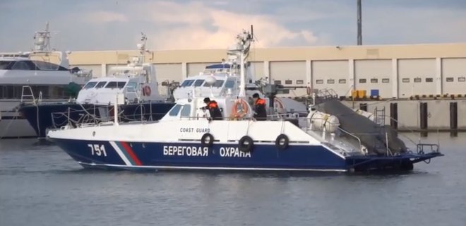 Пограничники ФСБ РФ задержали в Азовском море украинское судно - Фото