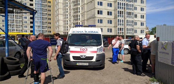 В Киеве между чиновниками и неизвестными произошла драка - Фото