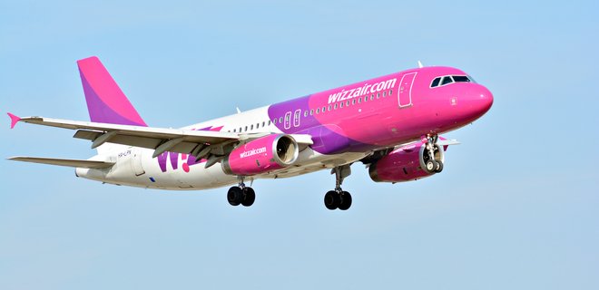 Угроза теракта: самолет Wizz Air совершил аварийную посадку - Фото
