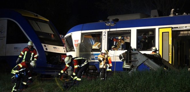 В Германии товарный поезд столкнулся с пассажирским: двое погибли - Фото