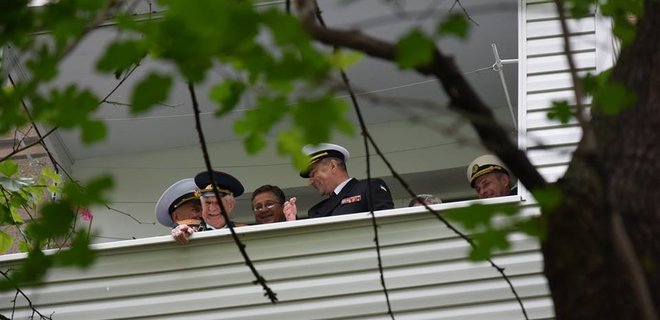 В Одессе ветерана поздравили парадом у его дома: фото - Фото