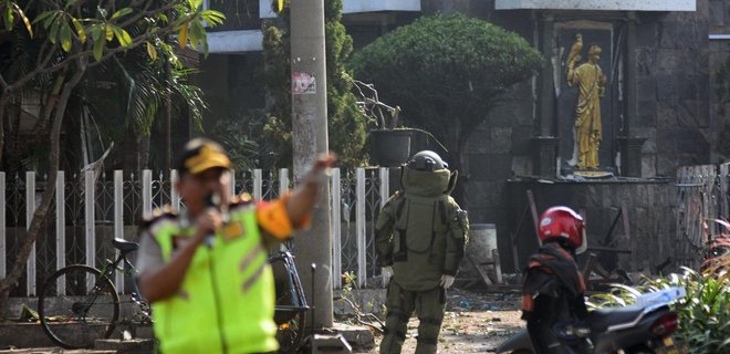 К взрывам в Индонезии причастны члены одной семьи - полиция - Фото