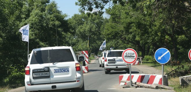 Парковка авто запрещена: ОБСЕ сообщила о новых запретах боевиков - Фото