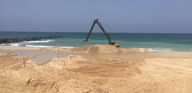 Израиль начал строить морской барьер на границе с сектором Газа - Фото