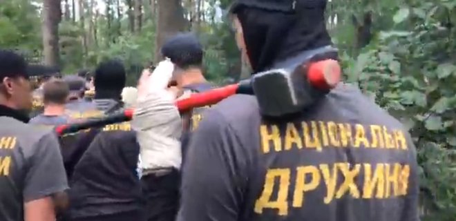 Нацдружины разгромили лагерь ромов в Голосеевском парке: видео - Фото
