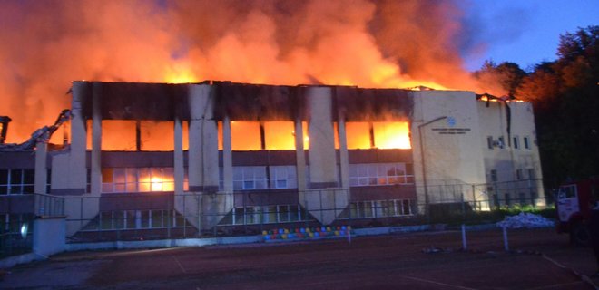 Пожар на спортбазе Минобороны во Львове: открыто уголовное дело - Фото