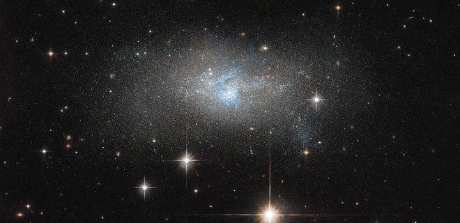 28 млн световых лет от Земли: NASA показало карликовую галактику - Фото
