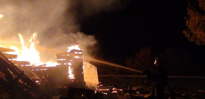 В Прикарпатье сгорела старинная церковь УПЦ КП - фото, видео - Фото