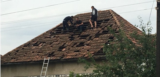 На Закарпатье град повредил 182 жилых дома: фото - Фото