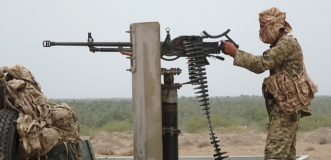 Войска Йемена и арабской коалиции начали атаку на порт Ходейда - Фото