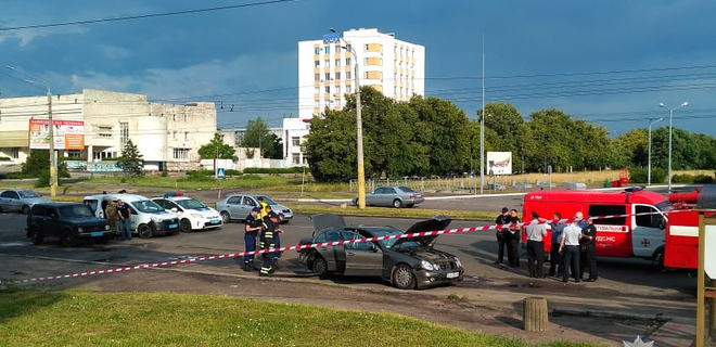 В Черкассах взорвался Mercedes, водитель ранен - полиция - Фото