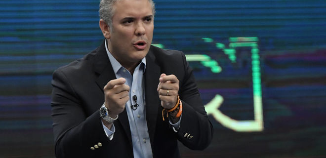 На выборах президента в Колумбии победил правый кандидат Дуке - Фото