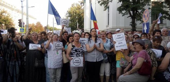 Жители Кишинева протестуют против решения суда о выборах мэра - Фото