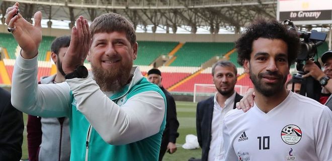 Футболист Салах хотел уйти из сборной Египта из-за Кадырова - CNN - Фото