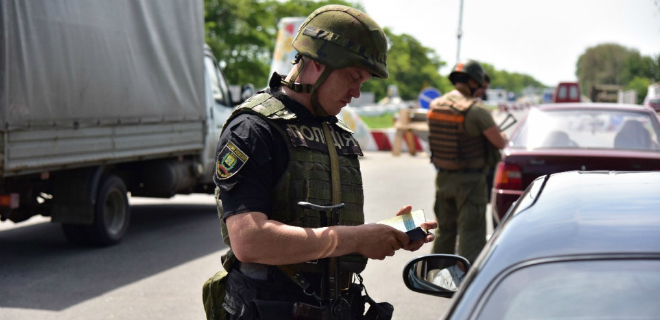 Полиция в Донбассе начала переоборудование всех блокпостов - Фото