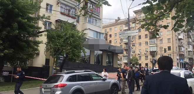 В центре Киева неизвестный застрелил человека - фото - Фото