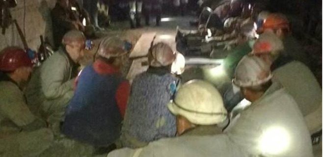 Подземная забастовка шахтеров: горняка госпитализировали - Фото