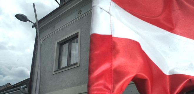 Дипломаты РФ поздравили Австрию флагом Латвии: фото - Фото