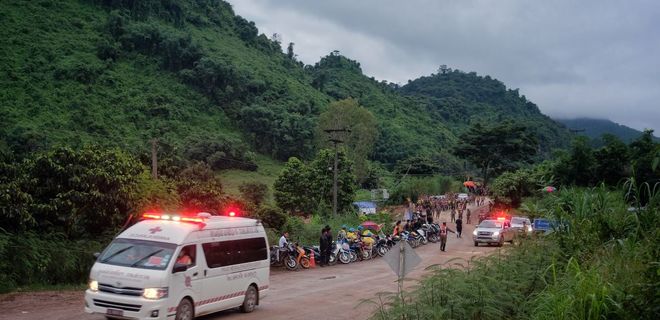 Все спасены: из пещеры в Таиланде эвакуировали 12 детей и тренера - Фото