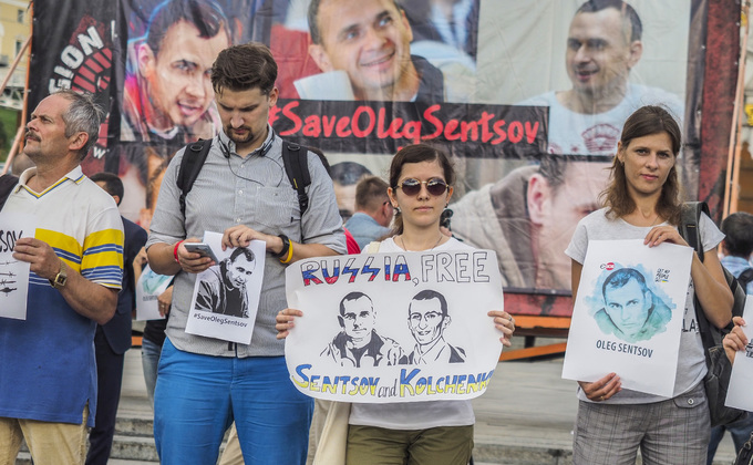 На Майдане в Киеве Сенцова поздравили с днем рождения: фото