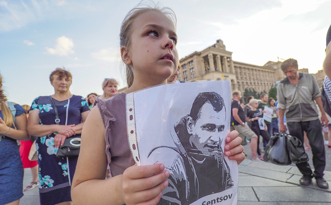 На Майдане в Киеве Сенцова поздравили с днем рождения: фото
