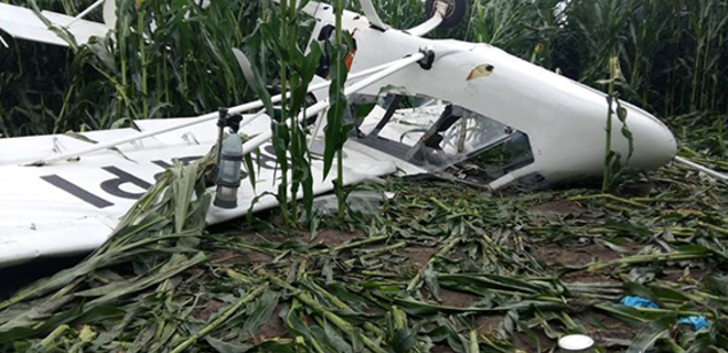 В Сумской области на поле упал самолет: погиб пилот - Фото