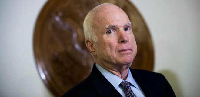 Американский сенатор Маккейн решил прекратить лечение от рака - Фото