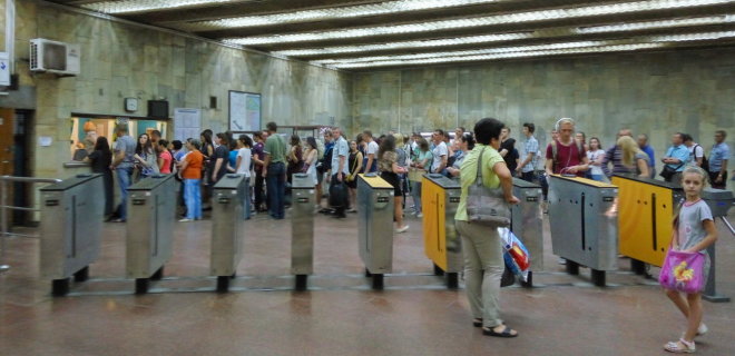 Накануне подорожания киевляне закупили миллионы поездок в метро - Фото