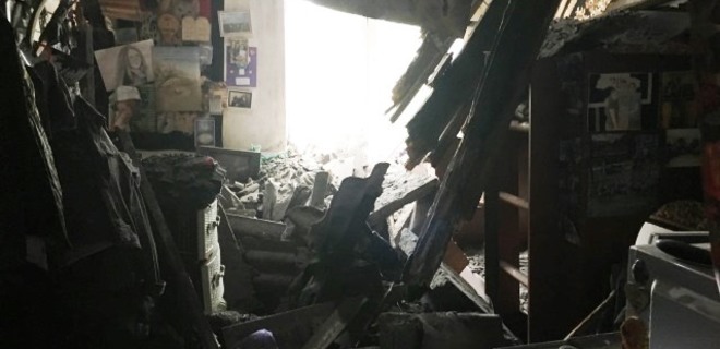 В Житомире в жилом доме рухнула крыша: фото  - Фото