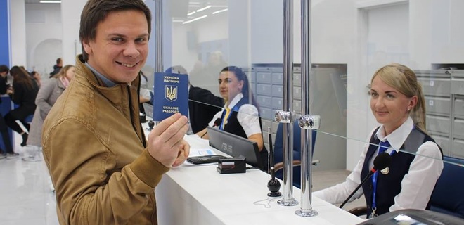 Украинцы будут получать паспорт в виде ID-карты - Аваков - Фото