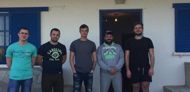 Арест украинского судна в Греции: 12 моряков вернутся в Украину - Фото