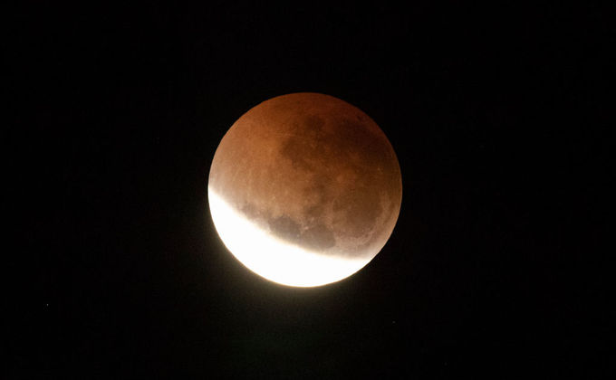 Лунное затмение: как видели кровавую луну в Украине и мире - фото