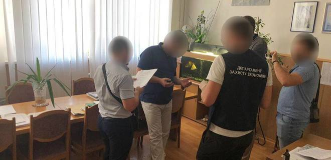 Прокуратура: Проректора вуза разоблачили на взятке в 310 тыс грн - Фото