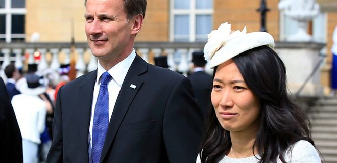 Японка/китаянка: министр Британии перепутал национальность жены - Фото