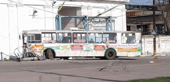 В Лисичанске троллейбусы стали на линиях: нет электричества - Фото
