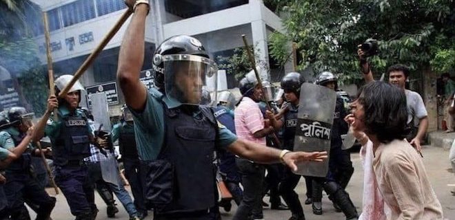 Протесты школьников и студентов в Бангладеш: ранены 25 подростков - Фото