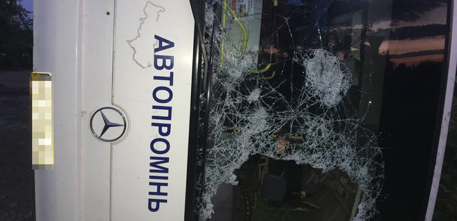 Под Днепром автобус столкнулся с авто: есть погибшие - фото - Фото