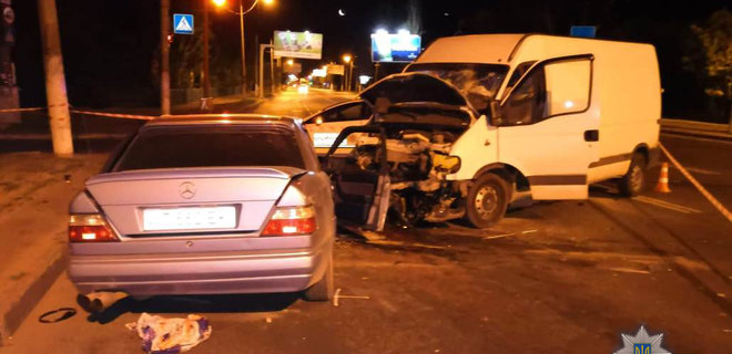 Под Одессой Mercedes влетел в микроавтобус: погиб иностранец - Фото