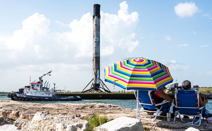 В порт приплыл отработавший 7 августа ускоритель SpaceX: фото