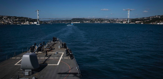 Эсминец США с ракетами Томагавк зашел в Черное море - Фото
