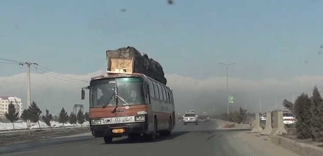 Талибы похитили три автобуса людей, войска пытаются их освободить - Фото
