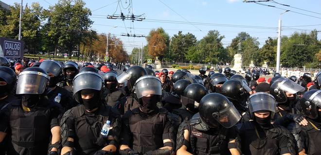В Кишиневе силовики разогнали антиправительственный митинг: видео - Фото